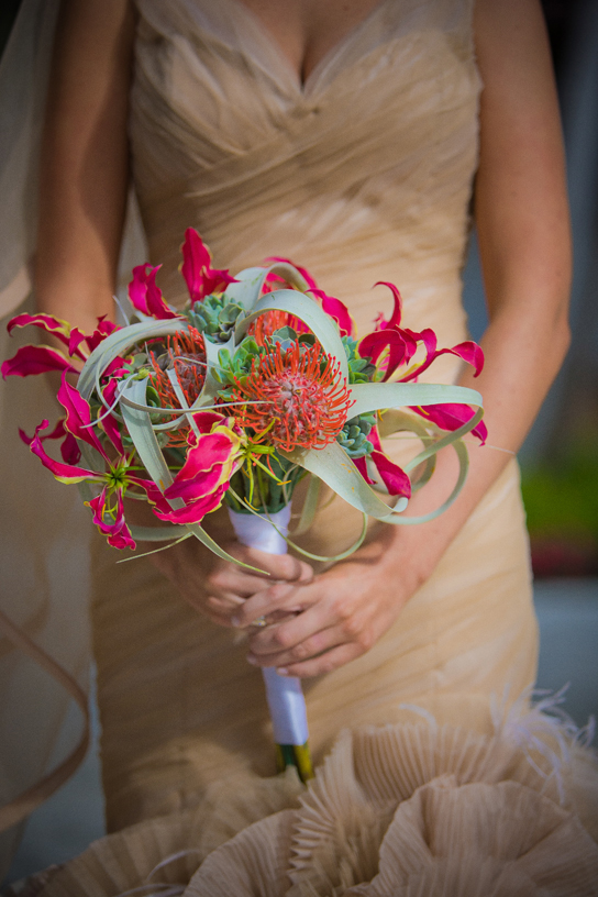 Bold + Bright Bridal Bouquets | PreOwnedWeddingDresses.com