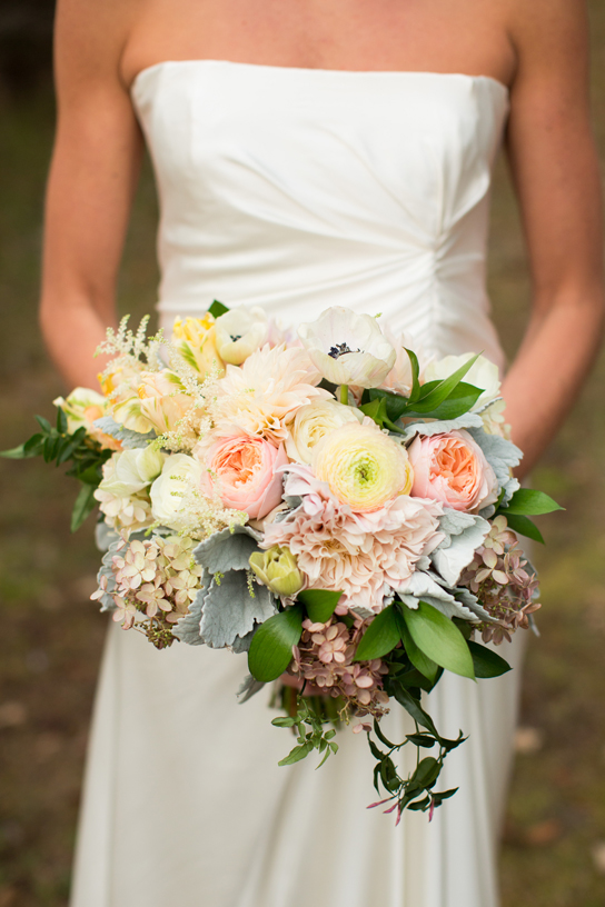 Perfectly Pretty Bridal Bouquets | PreOwnedWeddingDresses.com