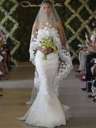 Oscar de la Renta wedding dress