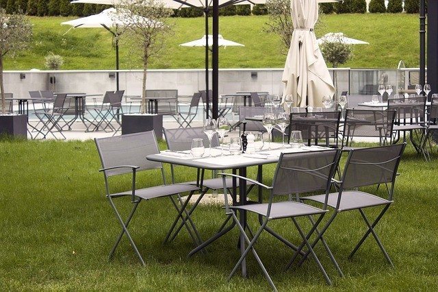 9 scattered wedding tables