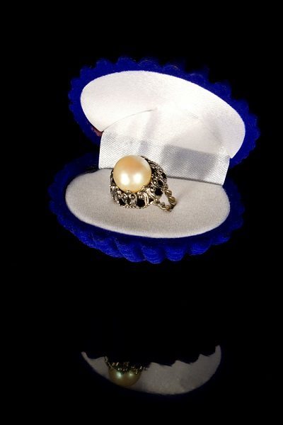 Pearl ring in shaped box
