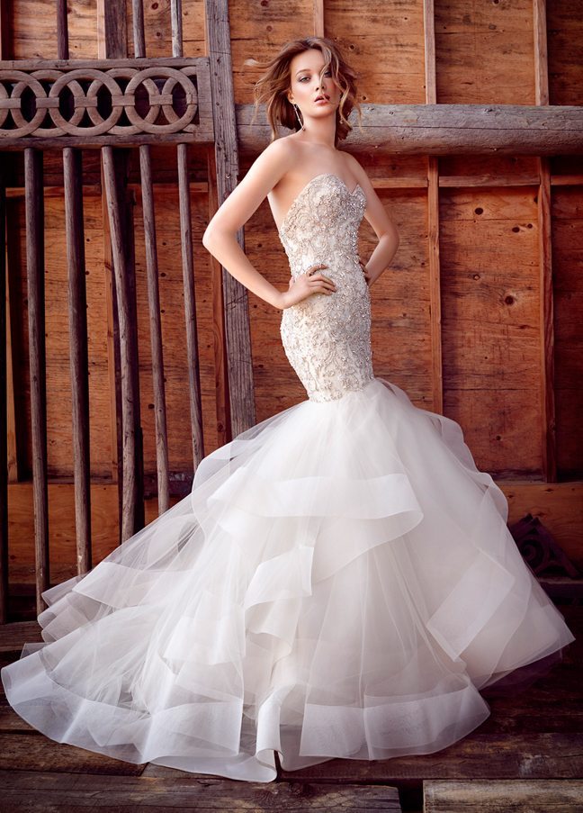 lazaro-bridal-beaded-embroidered-fit-and-flare-tulle-strapless-sweetheart-elongated-wave-horsehair-chapel-3553_zm