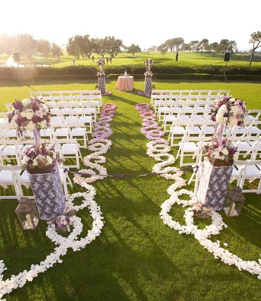 10 Pretty Ways to Line Your Wedding Aisle | PreOwnedWeddingDresses.com