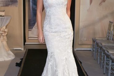 Plus-Size Body Hugging Wedding Gowns