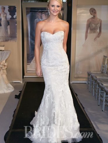 Plus-Size Body Hugging Wedding Gowns
