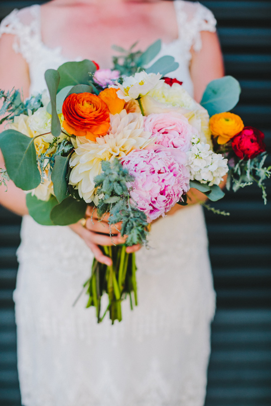 Bold + Bright Bridal Bouquets | PreOwnedWeddingDresses.com