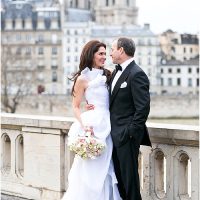 Couple's wedding photos in Paris