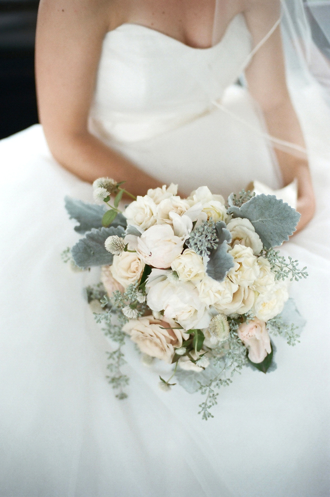 Romantic Bridal Bouquets | PreOwnedWeddingDresses.com