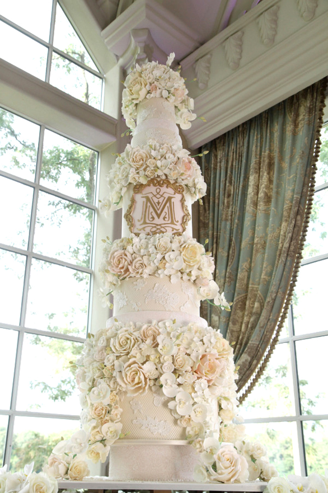 Showstopper Wedding Cakes | PreOwnedWeddingDresses.com