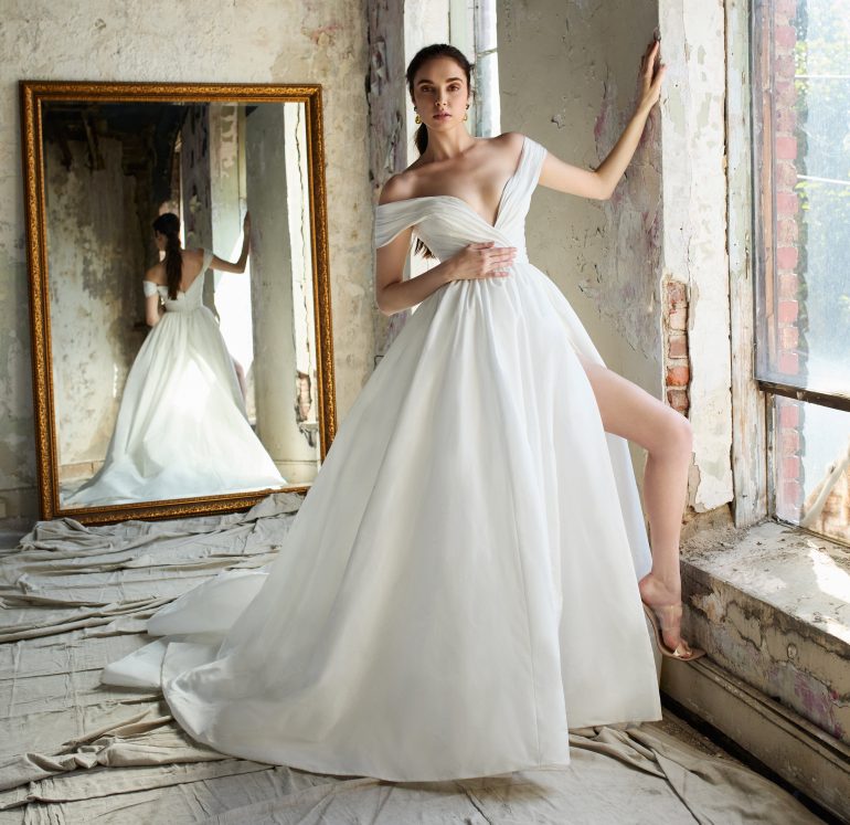 10 Taffeta Wedding Gowns That Are Both Sophisticated And Stunning 