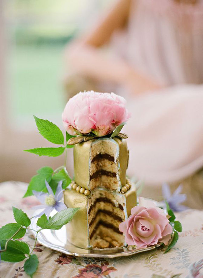Adorable Mini Wedding Cakes | PreOwnedWeddingDresses.com