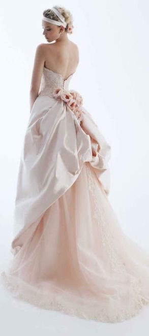 10 Victorian-Inspired Wedding Gowns To Swoon For | PreOwned Wedding Dresses