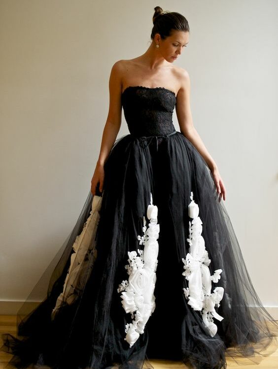 Темное свадебное платье