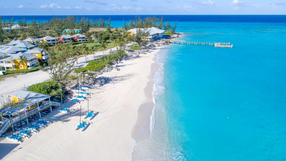 The Bahamas destination wedding of over 700 islands