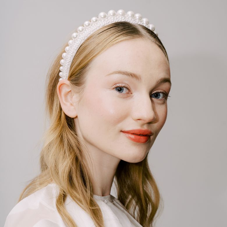 Bride wearing pearl headband
