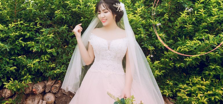 10 Gorgeous Bateau Wedding Dresses