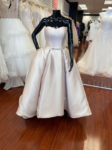 Simmery short wedding gown