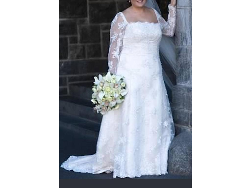 Bride posing near a grey pillar