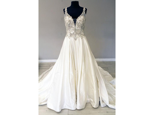 Wedding dress with basque waistline jewls