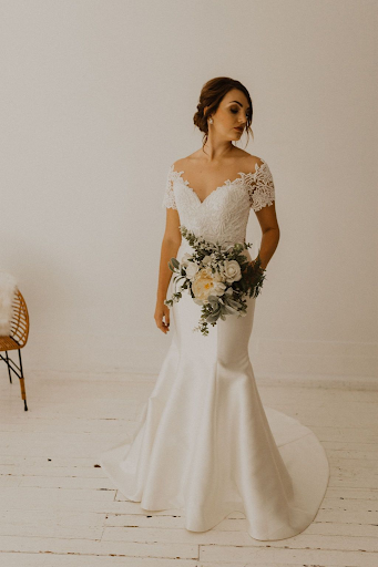 Stunning bride in short sleeved dress