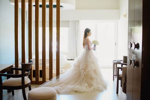 Bride in stunning wedding dress with long train