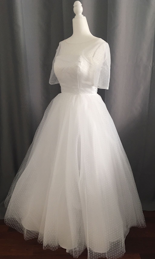 Simple and elegant wedding dress