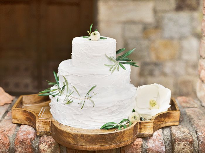 003@OutliveCreative_Destination_Wedding_Tuscan_Castle_Cake