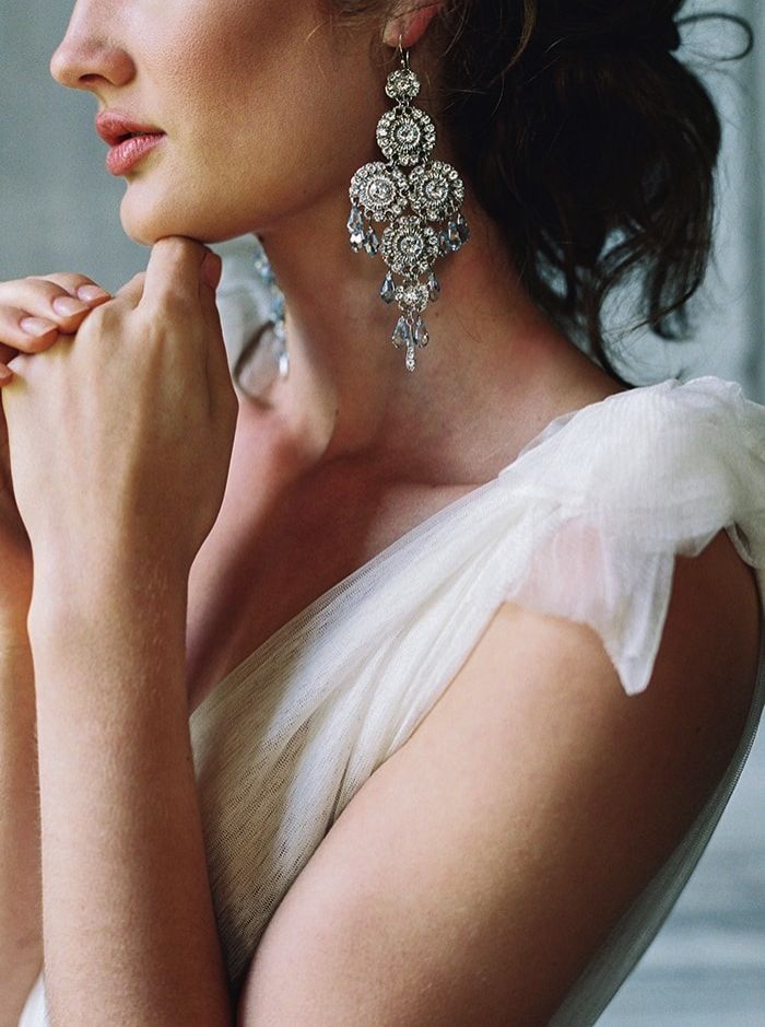 1-glamorous-chandelier-earring-jewelry