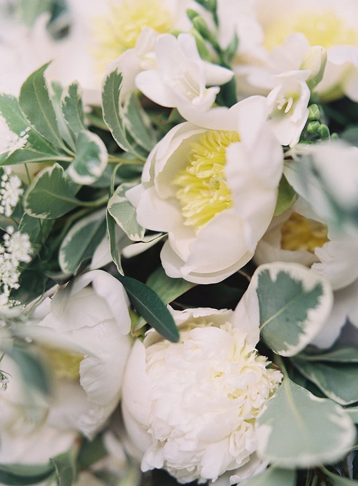10-white-green-wedding-inspiration