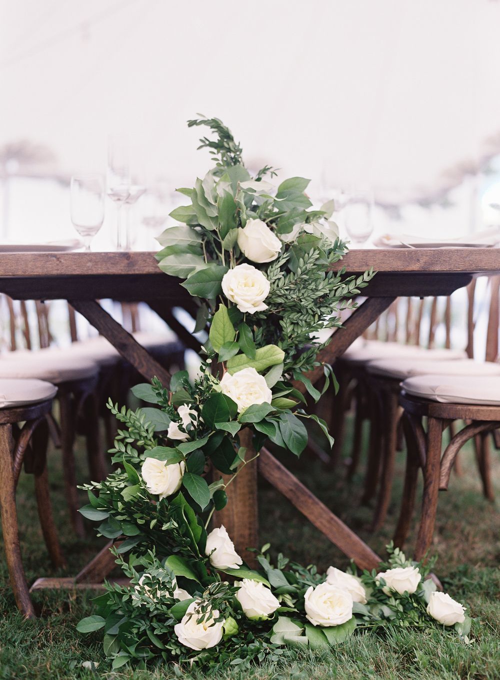 14-table-garland-wedding-ideas