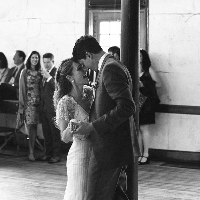 15-romantic-wedding-reception-first-dance