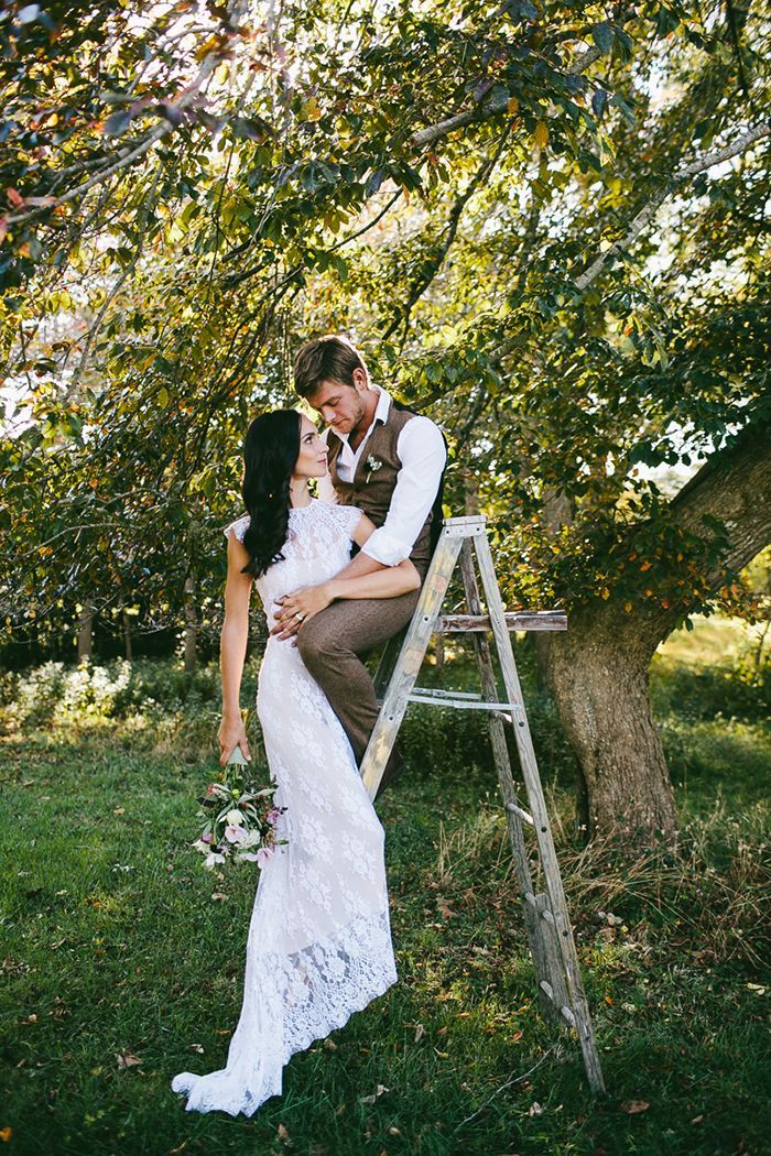 18-lace-wedding-gown-ladder