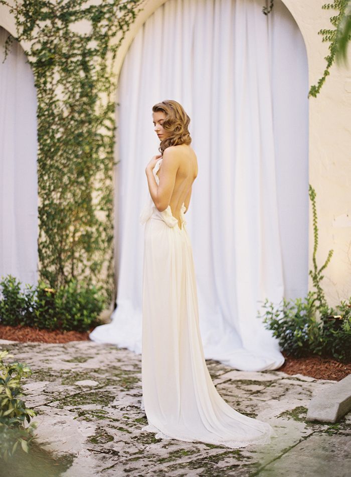 22-elegant-lace-wedding-gown