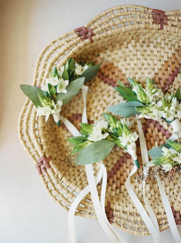 3-simple-white-green-natural-wedding