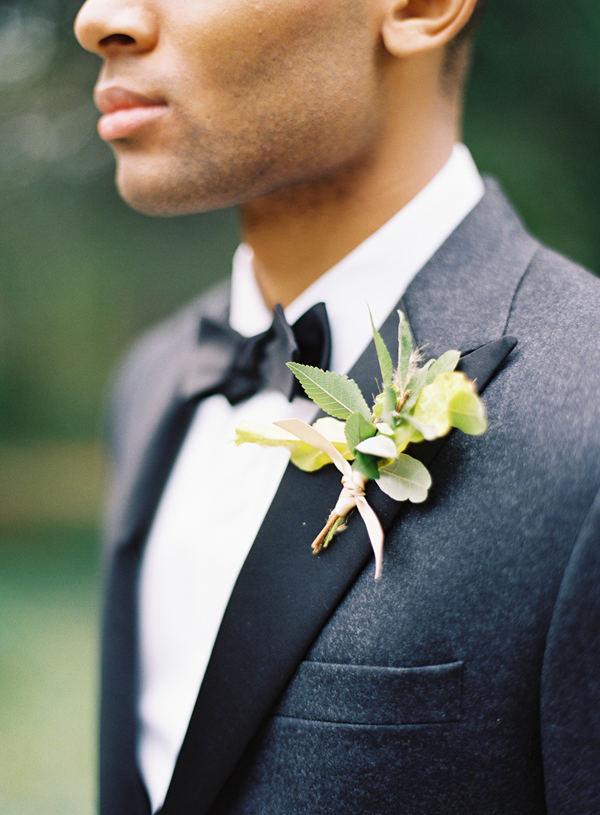 39-classic-wedding-suit-boutonierre