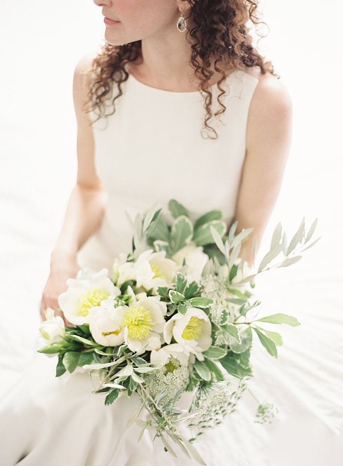 4-simple-white-green-wedding-inspiration