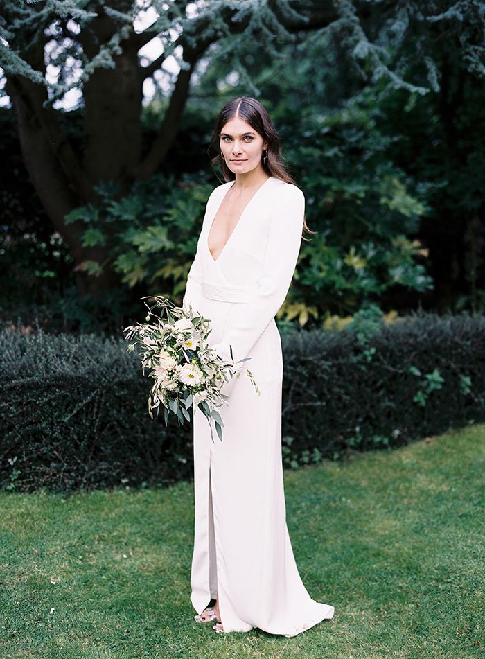 5-simple-modern-wedding-gown