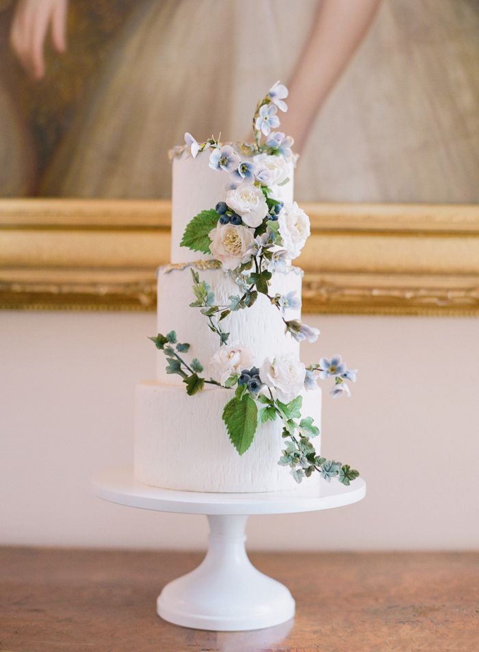 7-wedding-cake-blue-flowers-sugar-flowers