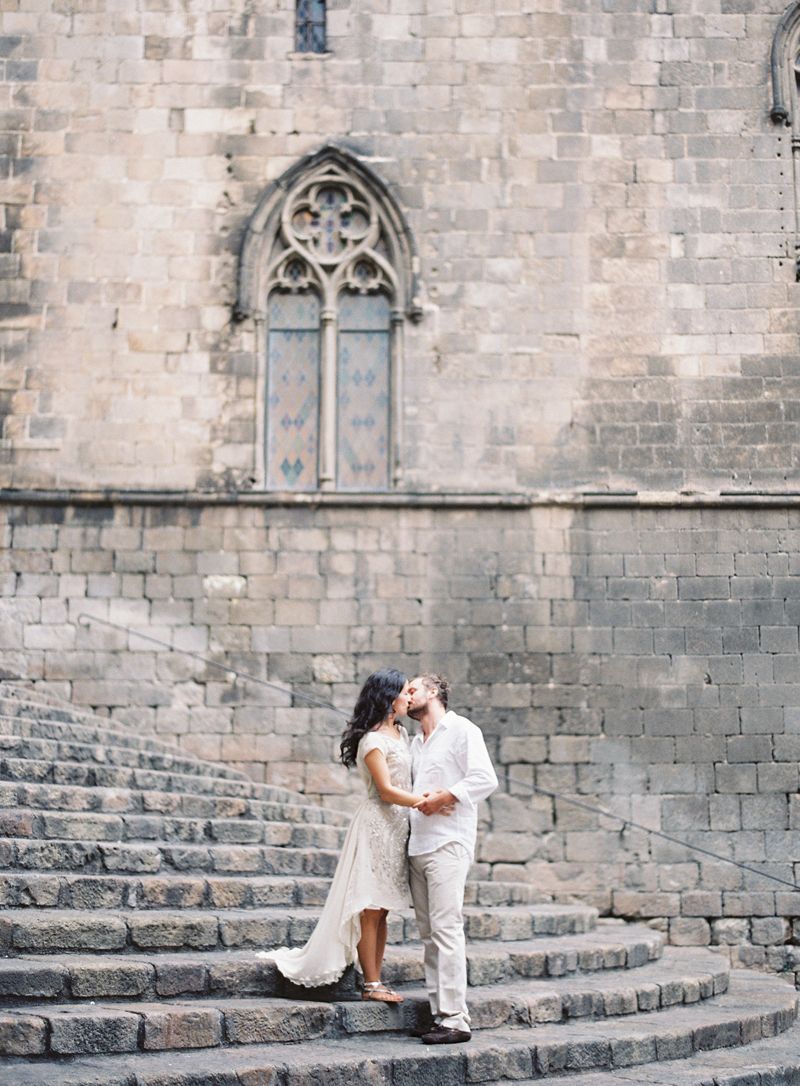 stairs-gothic-quarter-barcelona-engagement-session-bryce-covey-joy-thigpen