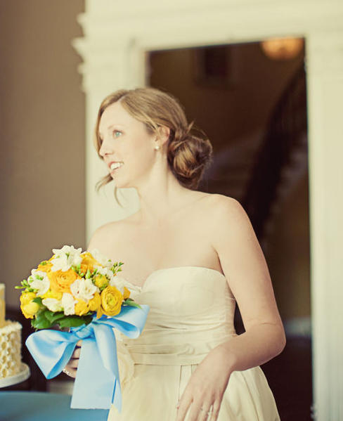 blue-ribbon-wedding-bouquet