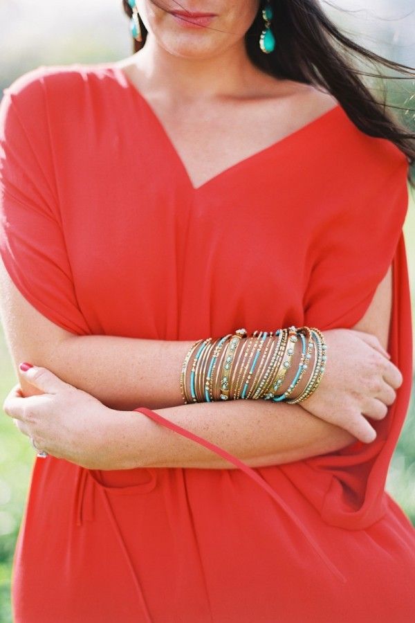 coral-dress-engagement-photo-outfit-torquois-accessories-bangle-bracelets-600×900