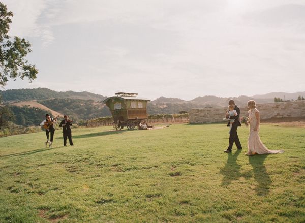 elopement-with-a-gypsy-soul-sunstone-vineyard-bride-groom-ceremony-musicans-california