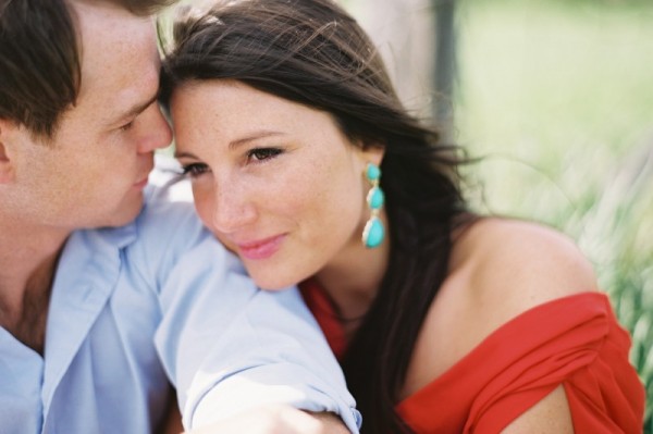 engagement-photo-coral-torquois-tennessee-fields-600×399