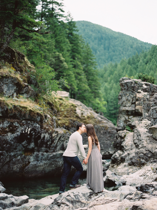 engagement-session-in-the-mountains