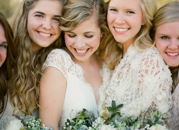 magnolia-plantation-charleston-winter-wedding-lace-bridesmaid-shawls-dresses