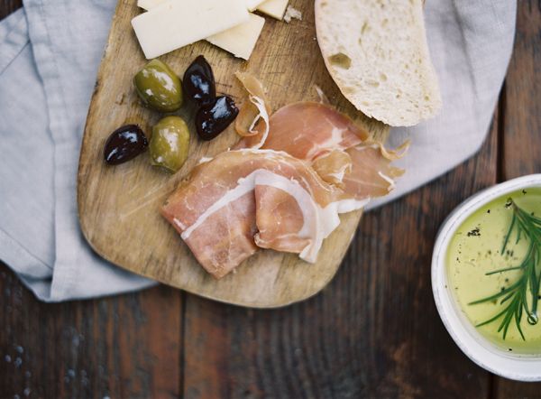 primi-proscuitto-olives-bread-italian-oil-herbs-rosemary-wedding-reception
