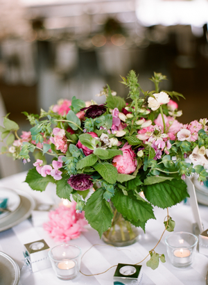 rustic-pink-outdoor-wedding-flowers