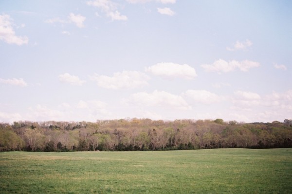 tennessee-open-fields-engagement-photo-location-600×399