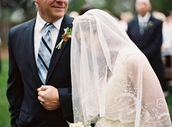 vintage-lace-trim-wedding-veils