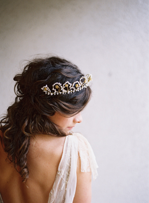 vintage-tiara-wedding-ideas